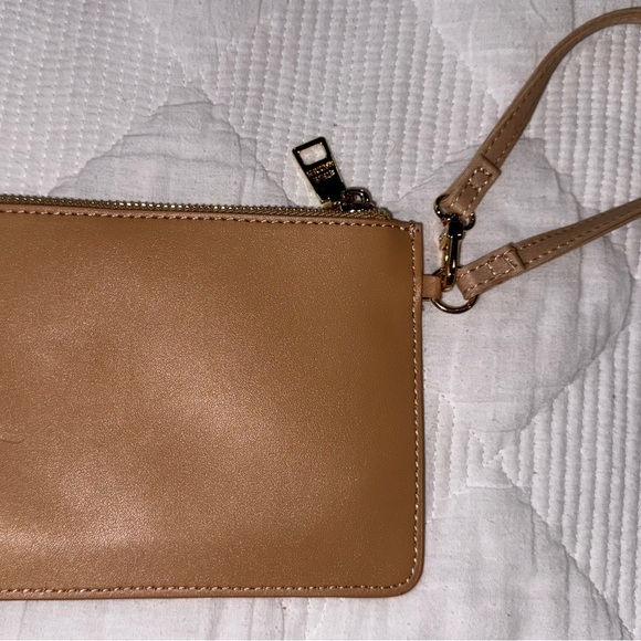 NWOT STEVE MADDEN Wristlet Tan With Logo 7x5 - Picture 5 of 10